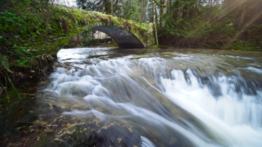 Shawnigan creek stone bridge SimonAyrton